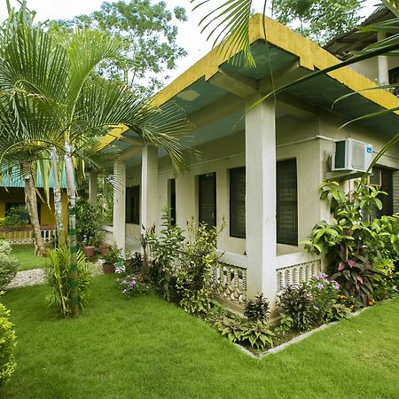 Sauraha Nana Hotel Buitenkant foto
