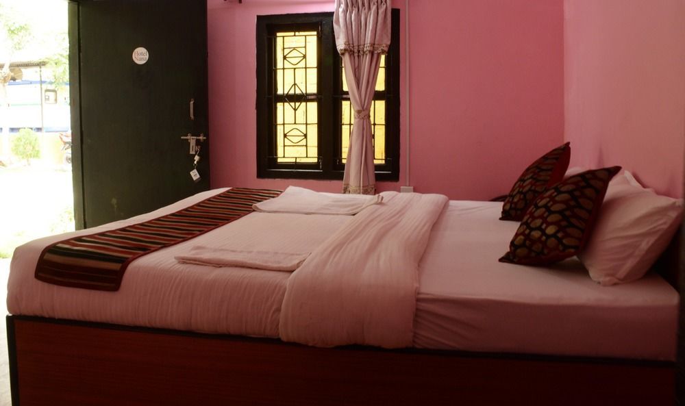 Sauraha Nana Hotel Buitenkant foto