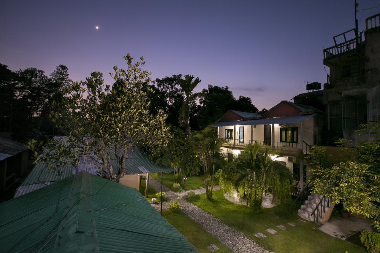 Sauraha Nana Hotel Buitenkant foto