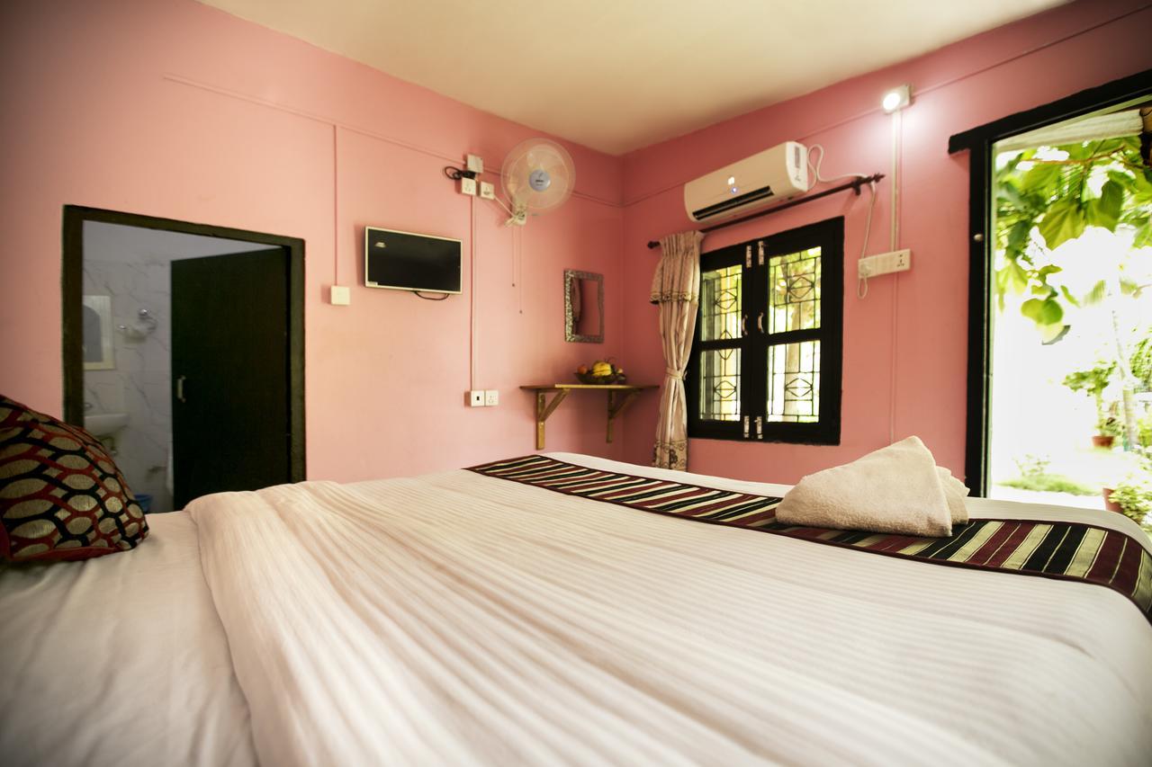 Sauraha Nana Hotel Buitenkant foto