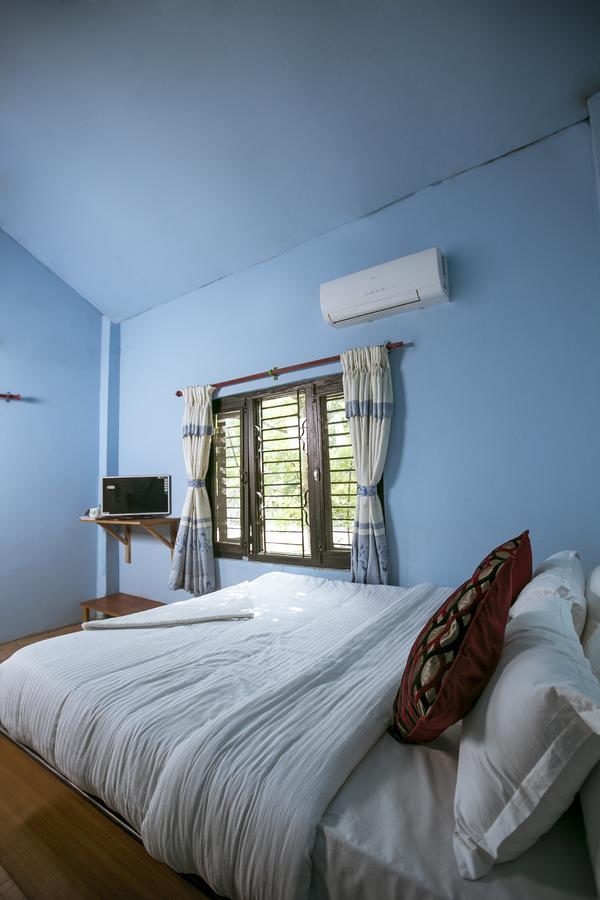Sauraha Nana Hotel Buitenkant foto