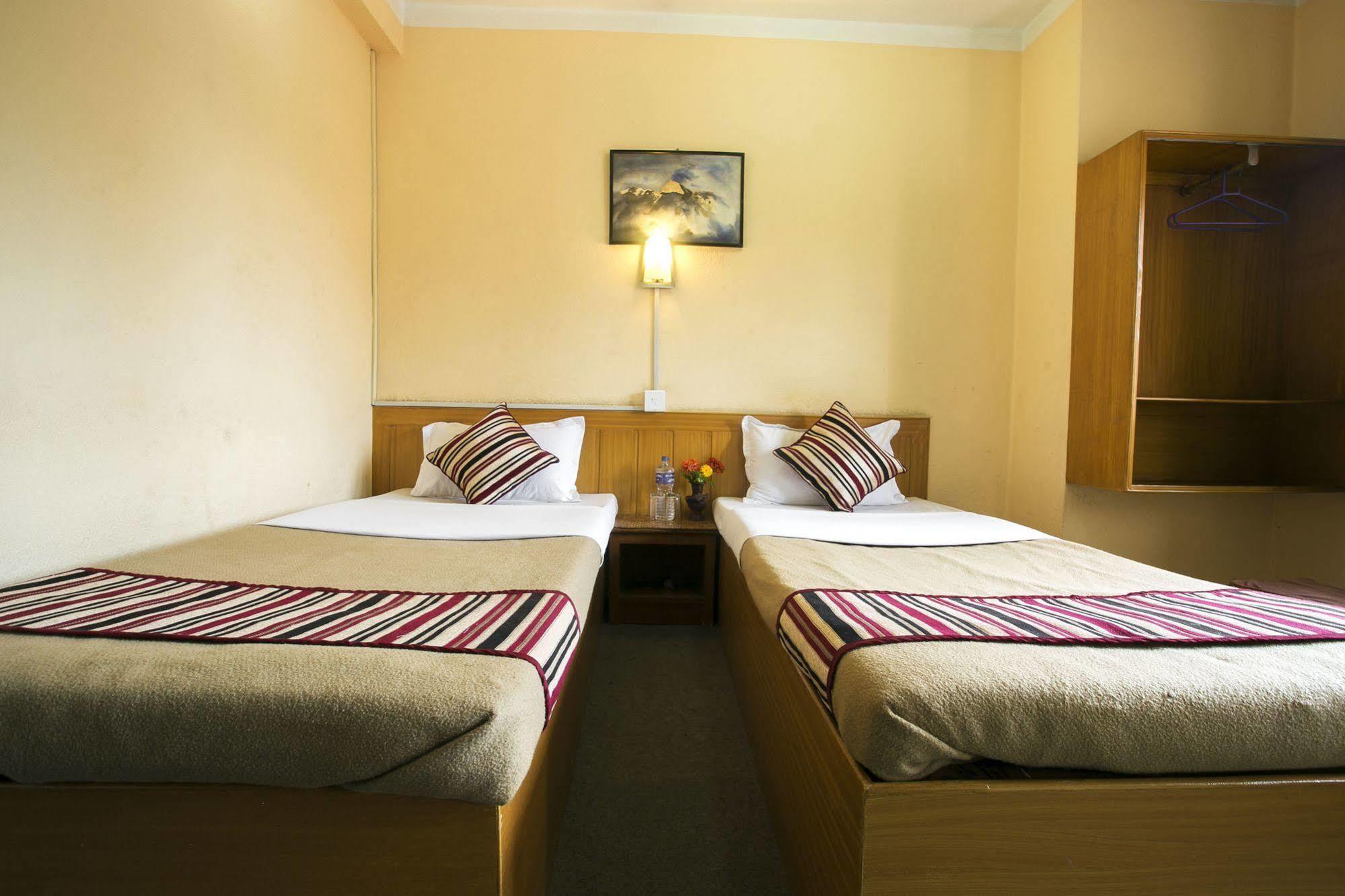Sauraha Nana Hotel Buitenkant foto
