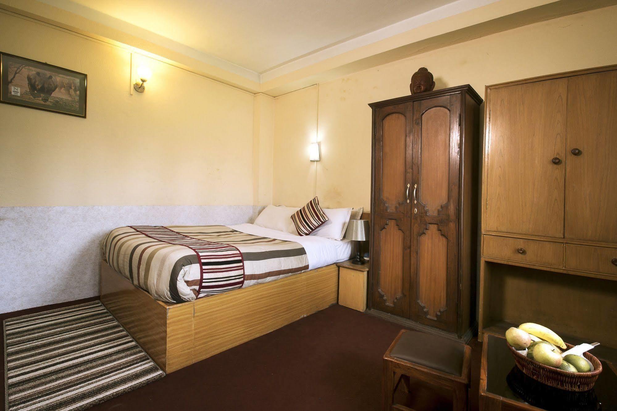 Sauraha Nana Hotel Buitenkant foto