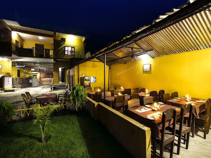Sauraha Nana Hotel Buitenkant foto