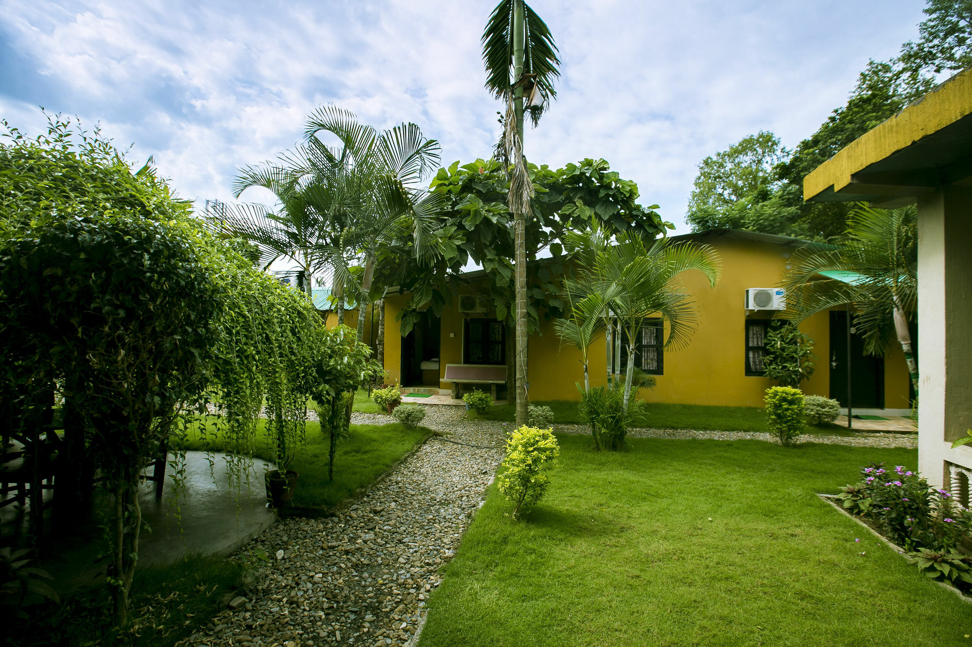 Sauraha Nana Hotel Buitenkant foto