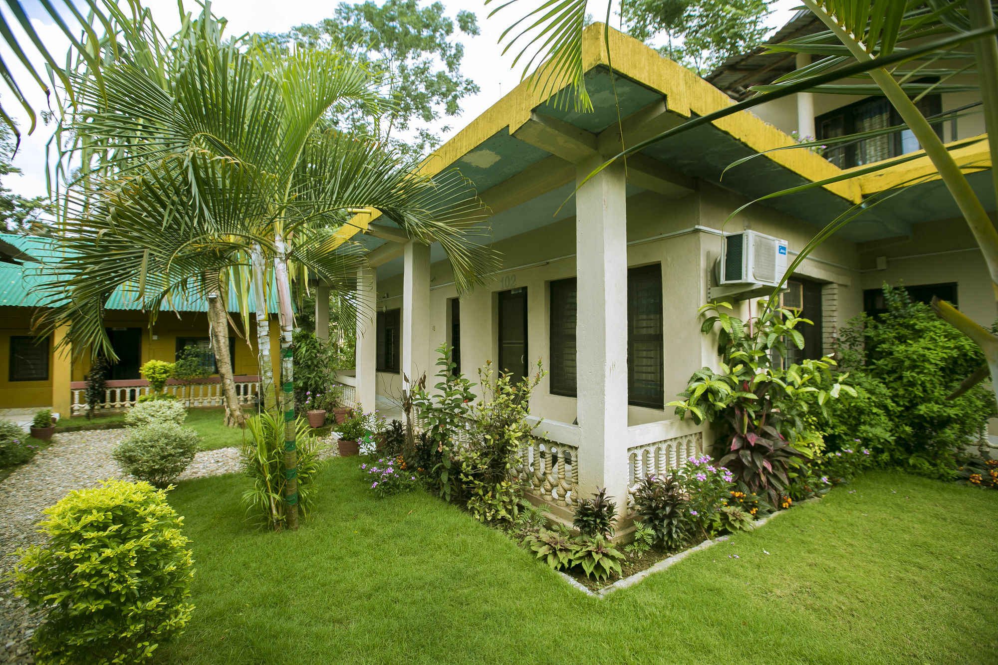 Sauraha Nana Hotel Buitenkant foto